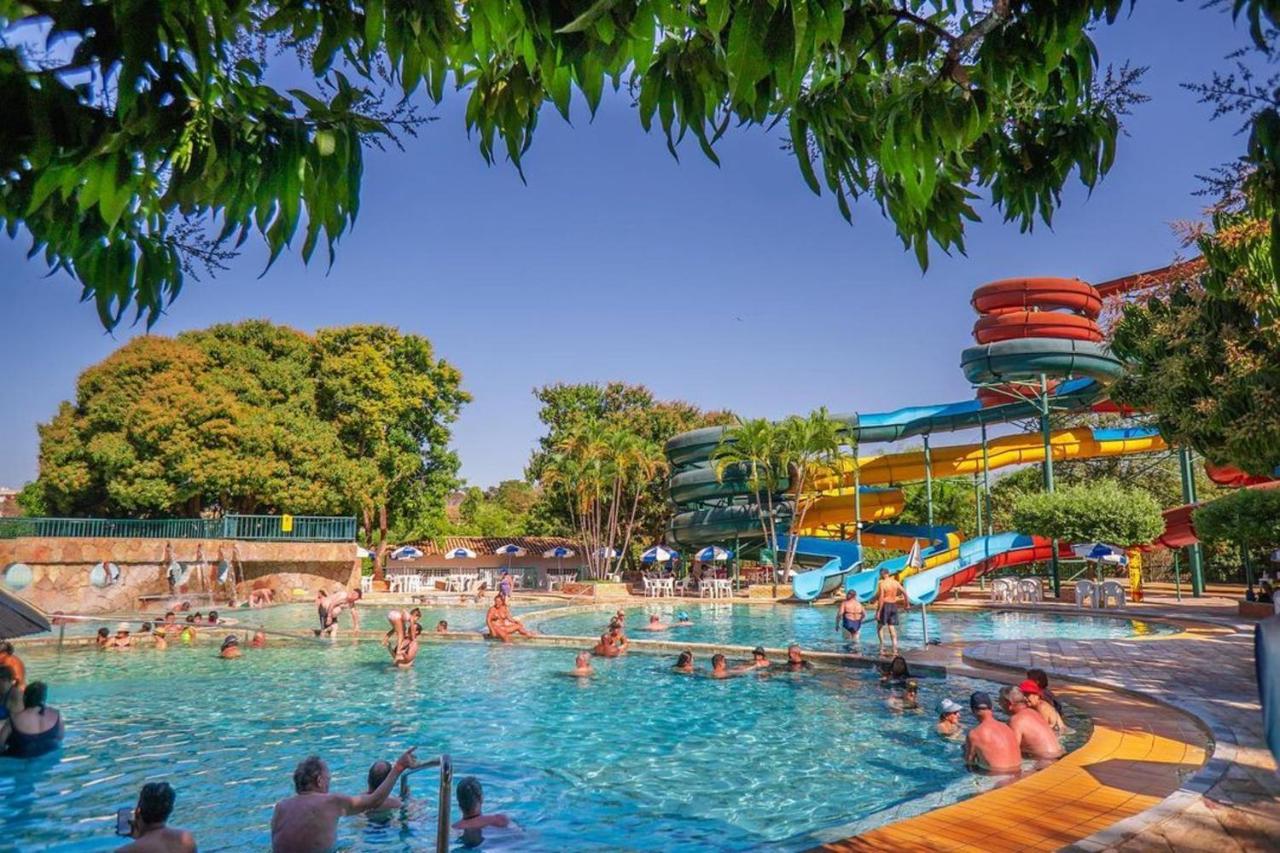 Caldas Novas - Piazza Diroma - Com Ingressos Do Acqua Park Todos Os Dias エクステリア 写真